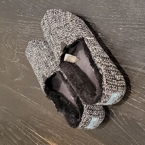 Toms Black and White Sweater Knit with Faux Fur Alpargatas Women's Size 8.5